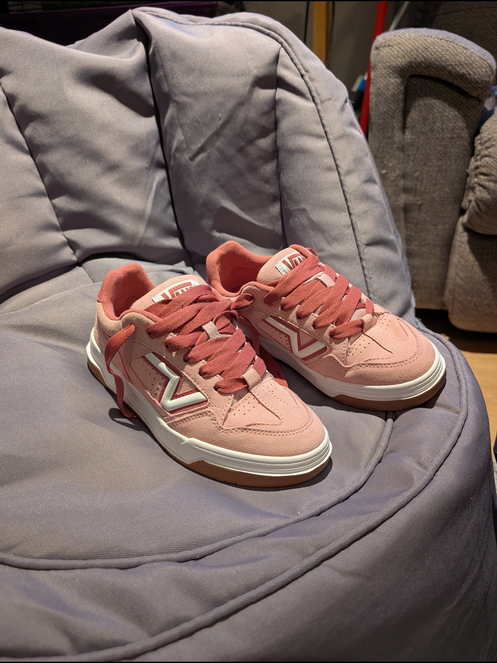 Vans Upland Low-Top Sneakers - Pink